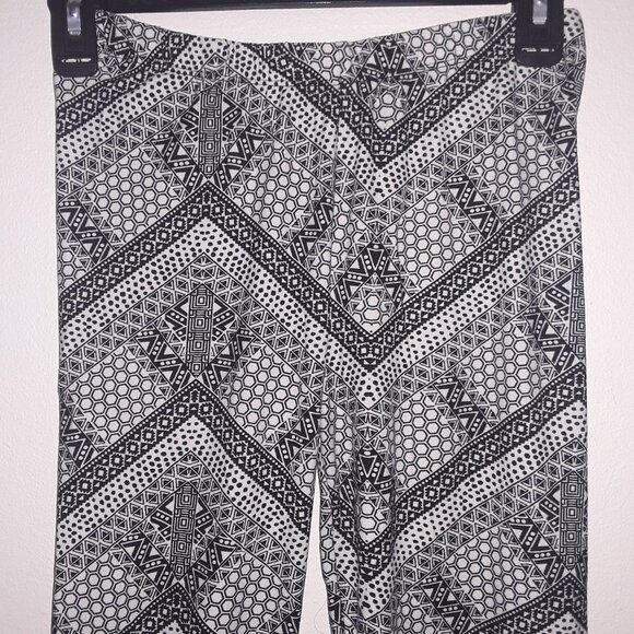 Eye Candy junior medium black/white patterned leggings - Picture 2 of 5